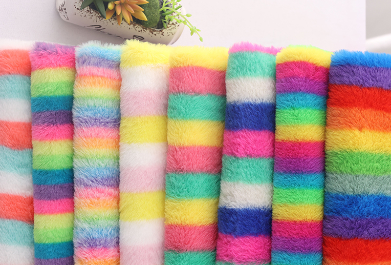 500mg 160cm Renkli çizgili tavşan kürkü baskı peluş kumaş