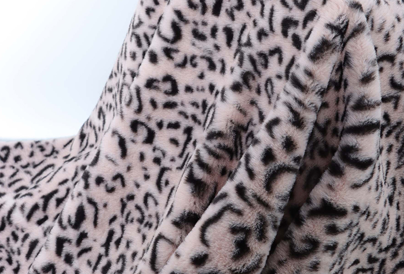 500 mg * 160 cm Leopar döngü tavşan kürkü baskı peluş kumaş 500 mg * 160 cm Leopar döngü tavşan kürkü baskı peluş kumaş